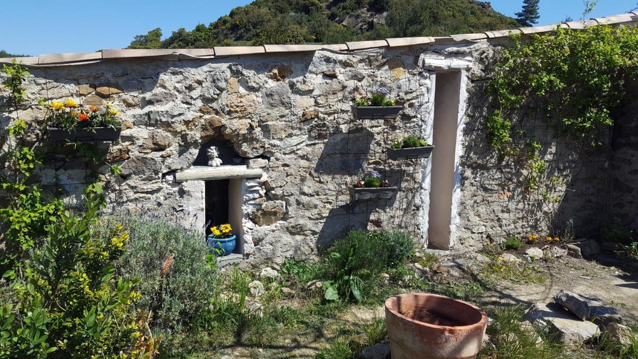 לינה וארוחת בוקר Fraissé-des-Corbières La Loubiere, Ancienne Bergerie En Pleine Garrigue מראה חיצוני תמונה